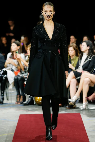 Look 13